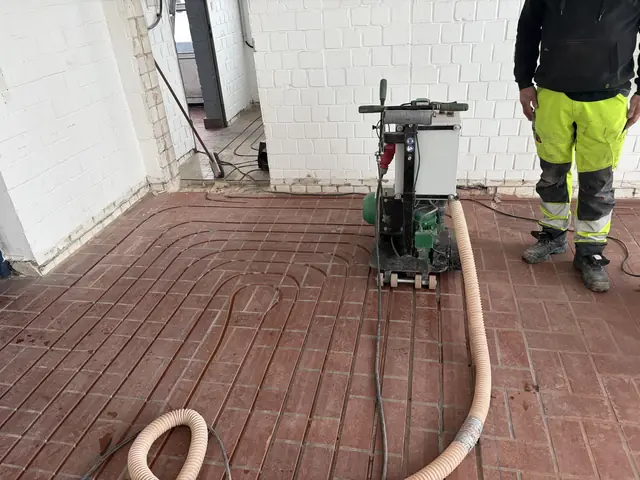 Fertig gefräste Fußbodenheizung – Bestandswärme
